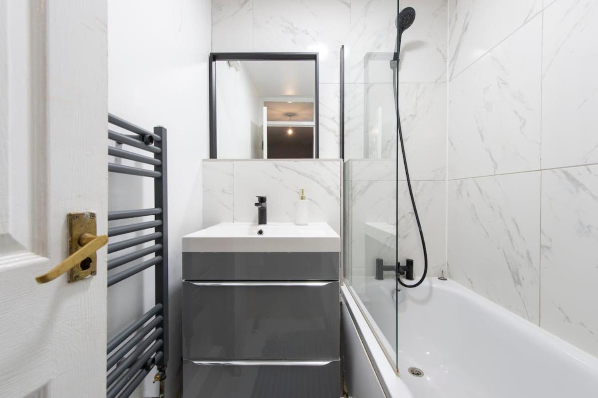 Lovely 2-Bed 20 Mins To Central Londra Exterior foto