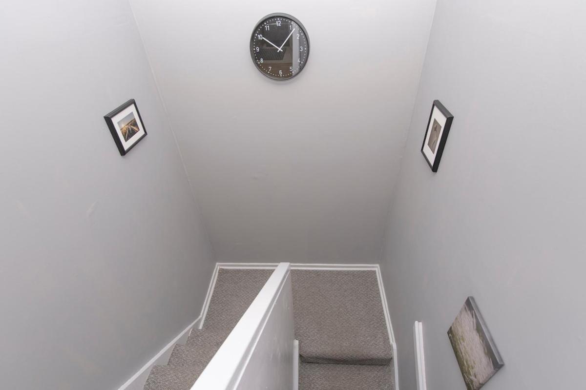 Lovely 2-Bed 20 Mins To Central Londra Exterior foto