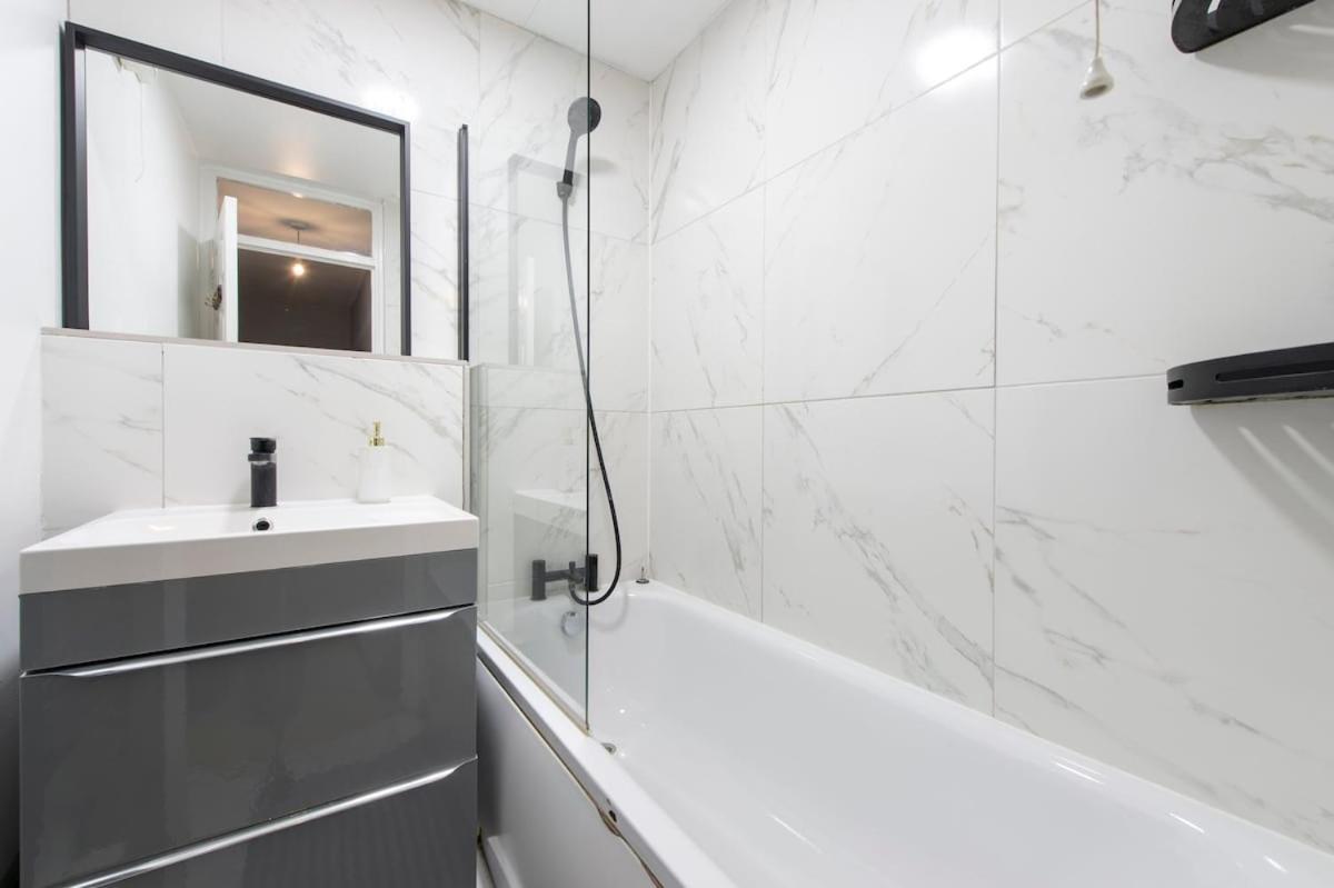 Lovely 2-Bed 20 Mins To Central Londra Exterior foto