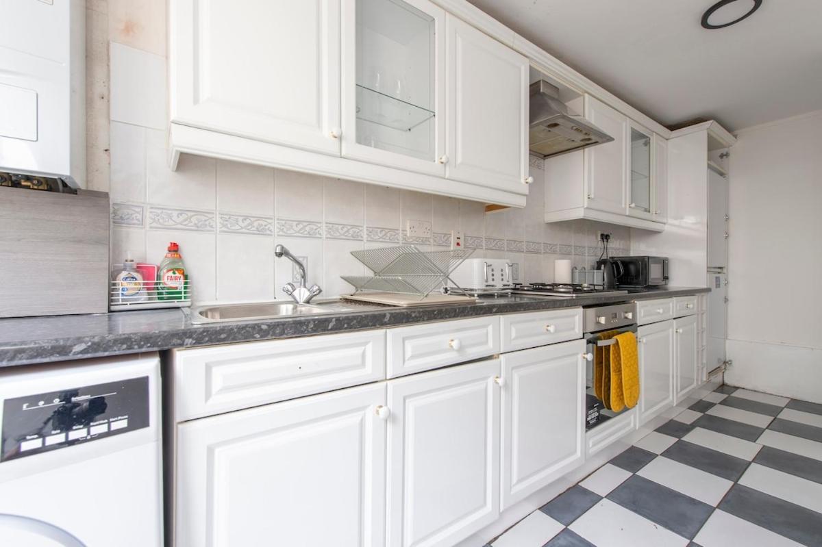 Lovely 2-Bed 20 Mins To Central Londra Exterior foto
