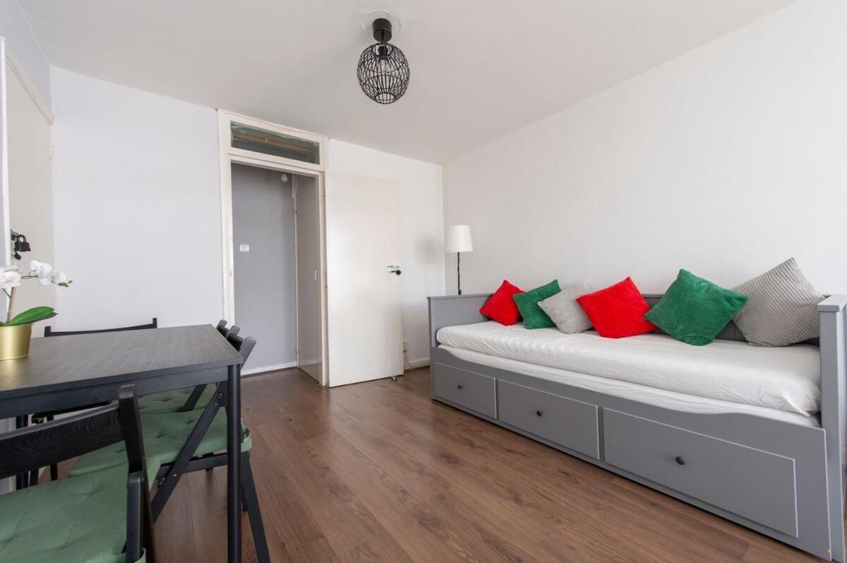 Lovely 2-Bed 20 Mins To Central Londra Exterior foto