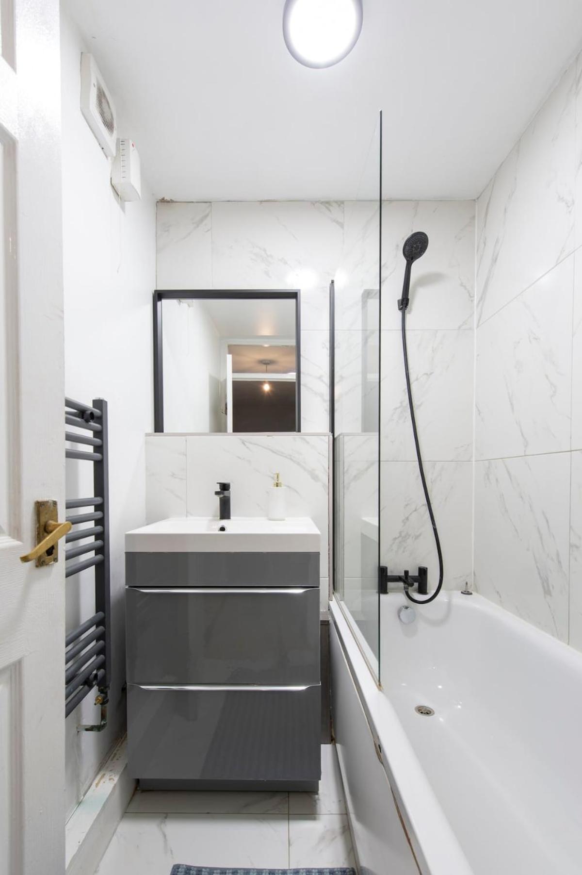 Lovely 2-Bed 20 Mins To Central Londra Exterior foto